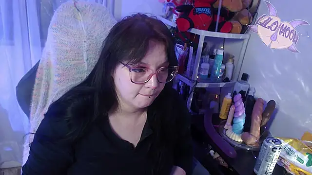 Snapshot of LiloMoon69 chatting on March 7, 6:46 am LiloMoon69 online show from March 7, 6:46 am