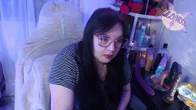 Snapshot of LiloMoon69 chatting on March 8, 4:01 am LiloMoon69 online show from March 8, 4:01 am
