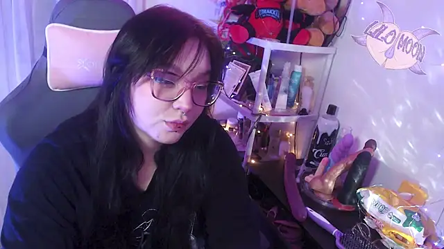 Snapshot of LiloMoon69 chatting on March 12, 3:46 am LiloMoon69 online show from March 12, 3:46 am