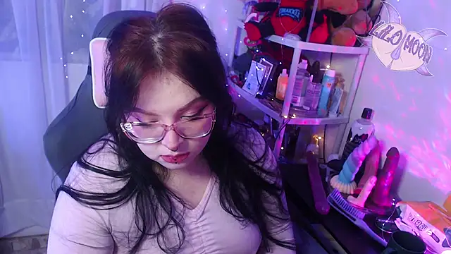 Snapshot of LiloMoon69 chatting on March 20, 3:45 am LiloMoon69 online show from March 20, 3:45 am