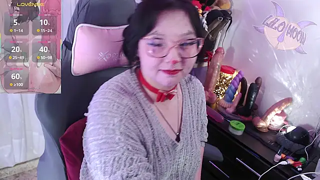 Snapshot of LiloMoon69 chatting on October 1, 2:12 pm LiloMoon69 online show from October 1, 2:12 pm
