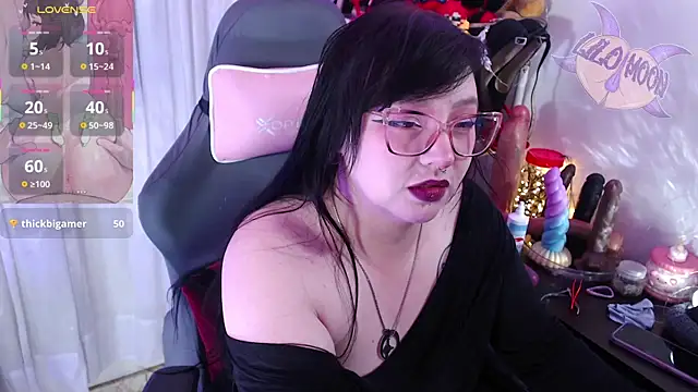 Snapshot of LiloMoon69 chatting on October 12, 1:43 pm LiloMoon69 online show from October 12, 1:43 pm
