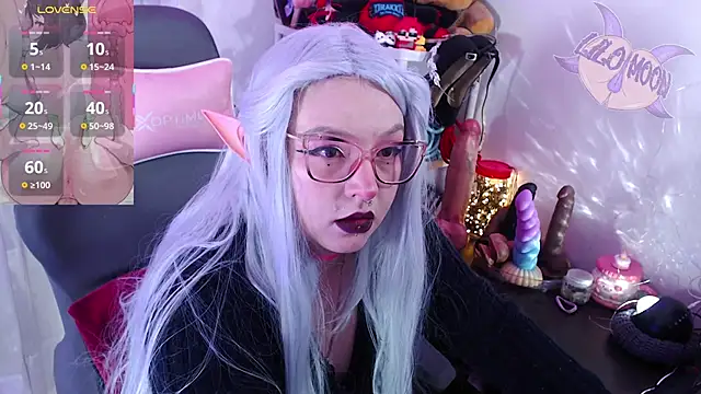 Snapshot of LiloMoon69 chatting on October 13, 2:17 pm LiloMoon69 online show from October 13, 2:17 pm