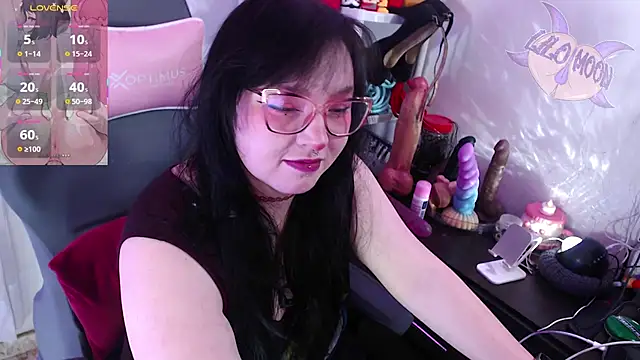 Snapshot of LiloMoon69 chatting on October 16, 2:18 pm LiloMoon69 online show from October 16, 2:18 pm
