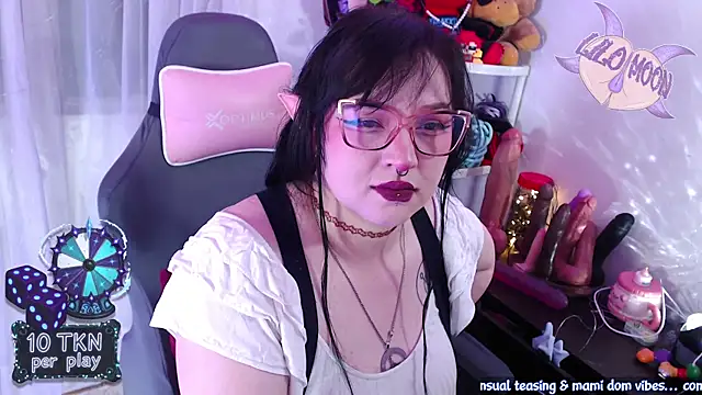 LiloMoon69 online show from December 4, 2:04 pm