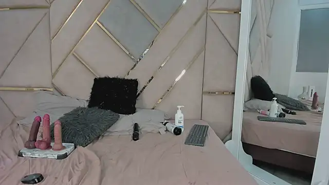 Snapshot of Daddysgirl1_ chatting on January 28, 8:57 am Daddysgirl1 online show from January 28, 8:57 am