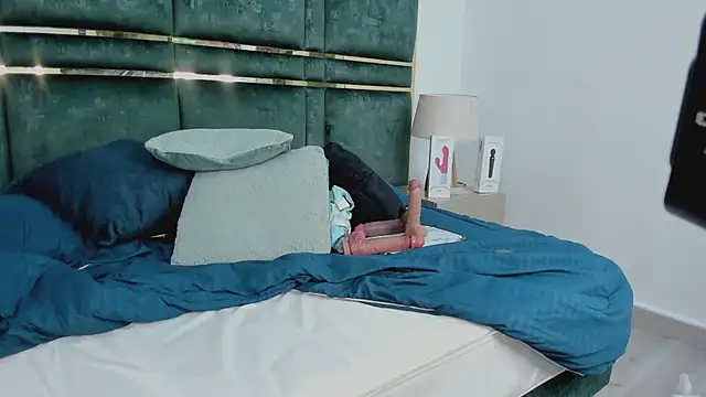 Snapshot of Daddysgirl1_ chatting on February 20, 12:25 pm Daddysgirl1 online show from February 20, 12:25 pm