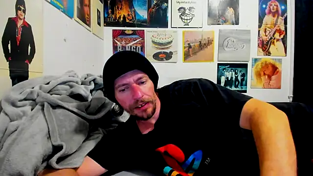 Snapshot of cloudyystar666 chatting on December 14, 4:07 am cloudyystar666 online show from December 14, 4:07 am