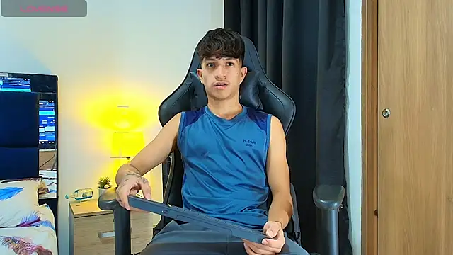  CamiloBass online show from April 23, 12:56 am