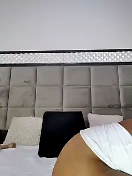 Snapshot of OliviaBurning chatting on February 21, 1:44 am OliviaBurning online show from February 21, 1:44 am