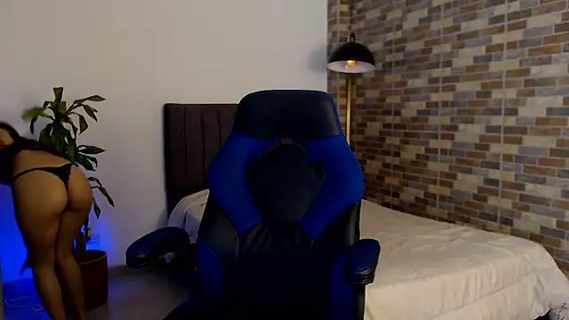 Snapshot of NicoleHaley chatting on November 29, 8:50 am NicoleHaley online show from November 29, 8:50 am