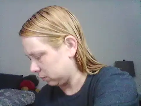 Snapshot of burrkitty chatting on December 5, 2:31 am burrkitty online show from December 5, 2:31 am