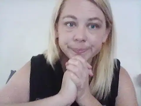 Snapshot of burrkitty chatting on December 9, 12:23 am burrkitty online show from December 9, 12:23 am