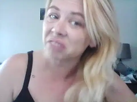 Snapshot of burrkitty chatting on December 30, 12:32 am burrkitty online show from December 30, 12:32 am