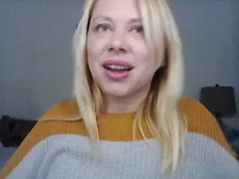 Snapshot of burrkitty chatting on December 31, 8:15 am burrkitty online show from December 31, 8:15 am