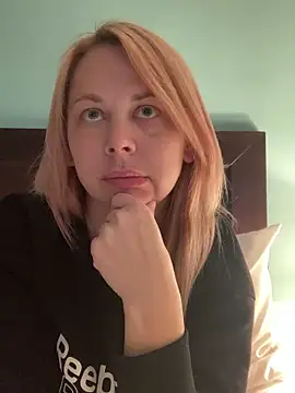 Snapshot of burrkitty chatting on February 7, 1:11 pm burrkitty online show from February 7, 1:11 pm