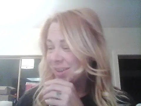 Snapshot of burrkitty chatting on October 13, 7:30 am burrkitty online show from October 13, 7:30 am