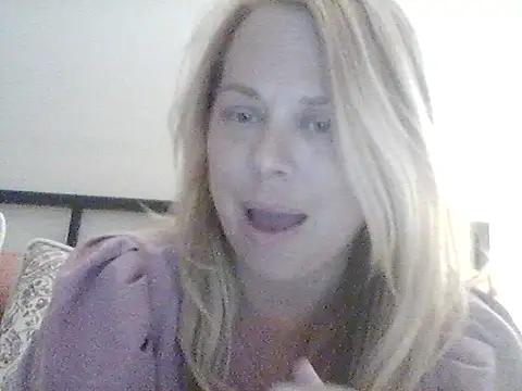 Snapshot of burrkitty chatting on November 18, 6:07 am burrkitty online show from November 18, 6:07 am