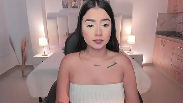 Snapshot of amelie_jhons chatting on October 4, 7:23 pm amelie jhons online show from October 4, 7:23 pm