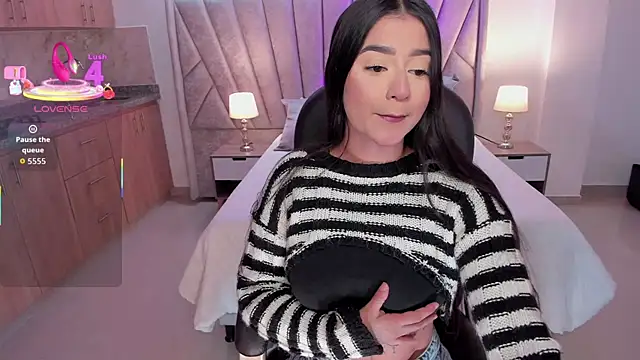 amelie jhons online show from December 5, 6:26 pm