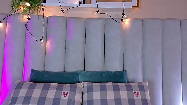 Snapshot of EngelStone chatting on October 16, 7:48 pm EngelStone online show from October 16, 7:48 pm