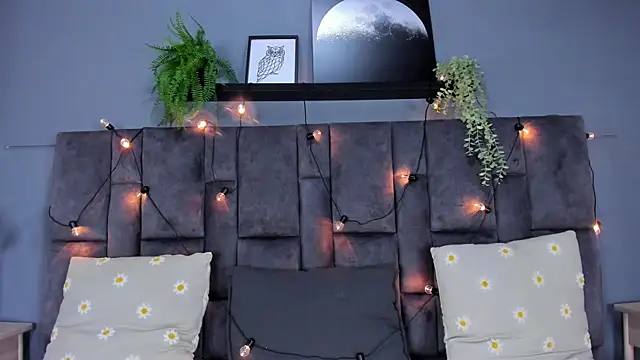 Snapshot of EngelStone chatting on December 2, 7:42 pm EngelStone online show from December 2, 7:42 pm