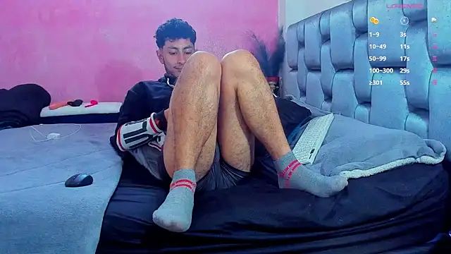 Snapshot of Piggy_Eddy chatting on March 5, 12:44 pm Piggy Eddy online show from March 5, 12:44 pm