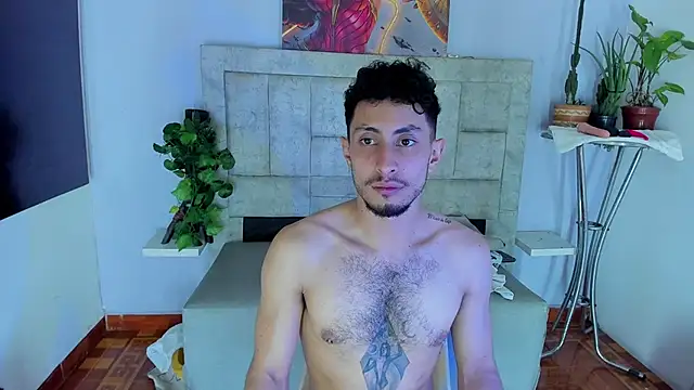 Snapshot of Piggy_Eddy chatting on October 17, 8:11 pm Piggy Eddy online show from October 17, 8:11 pm