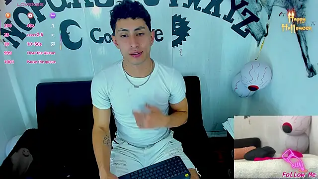 Snapshot of Piggy_Eddy chatting on October 31, 7:26 pm Piggy Eddy online show from October 31, 7:26 pm