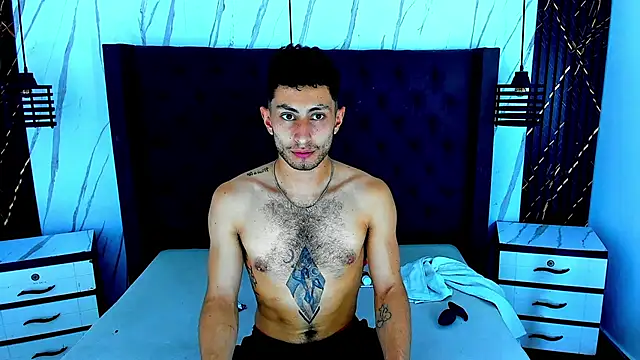 Snapshot of Piggy_Eddy chatting on November 10, 8:19 pm Piggy Eddy online show from November 10, 8:19 pm