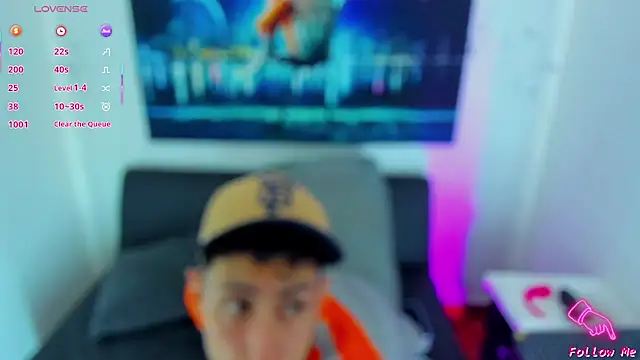 Snapshot of Piggy_Eddy chatting on November 18, 2:43 pm Piggy Eddy online show from November 18, 2:43 pm