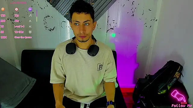 Snapshot of Piggy_Eddy chatting on November 21, 12:48 pm Piggy Eddy online show from November 21, 12:48 pm