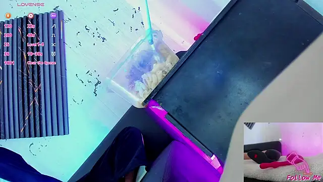 Snapshot of Piggy_Eddy chatting on November 22, 12:53 am Piggy Eddy online show from November 22, 12:53 am