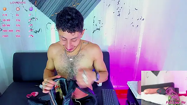 Snapshot of Piggy_Eddy chatting on November 24, 8:41 pm Piggy Eddy online show from November 24, 8:41 pm