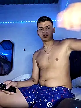 Snapshot of macg_bigcock chatting on October 28, 5:44 am macg bigcock online show from October 28, 5:44 am