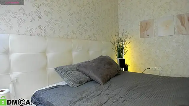 Nicole Charm online show from September 25, 9:18 pm