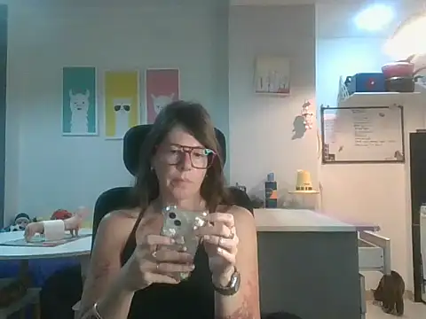 Snapshot of Calentandote chatting on October 13, 7:41 am Calentandote online show from October 13, 7:41 am