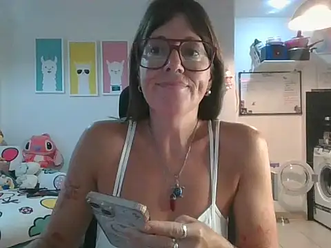 Snapshot of Calentandote chatting on February 5, 10:09 am Calentandote online show from February 5, 10:09 am