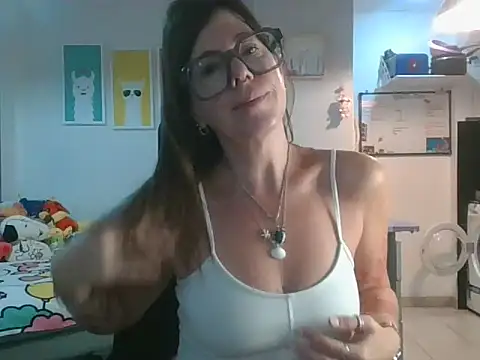 Snapshot of Calentandote chatting on April 3, 10:24 am Calentandote online show from April 3, 10:24 am