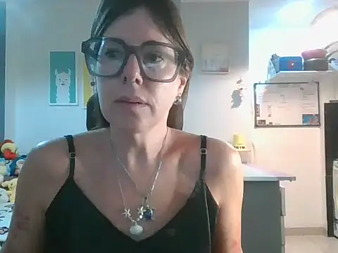 Snapshot of Calentandote chatting on April 6, 9:10 am Calentandote online show from April 6, 9:10 am