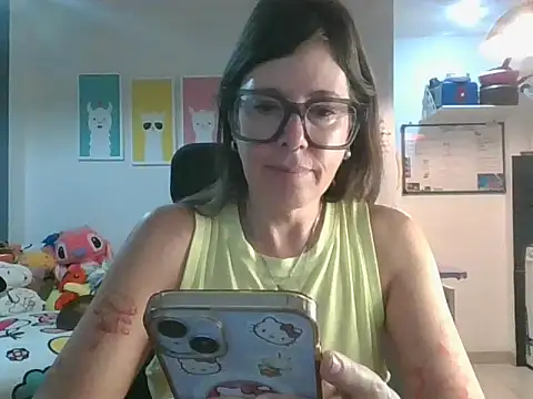 Snapshot of Calentandote chatting on April 9, 8:42 am Calentandote online show from April 9, 8:42 am