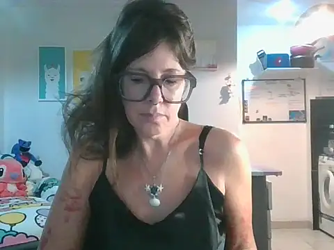 Snapshot of Calentandote chatting on April 13, 8:42 am Calentandote online show from April 13, 8:42 am
