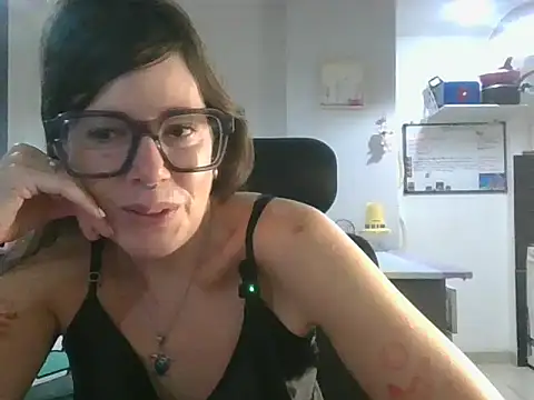 Snapshot of Calentandote chatting on April 16, 10:49 am Calentandote online show from April 16, 10:49 am