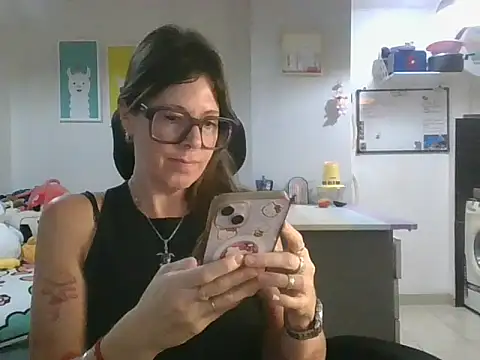 Snapshot of Calentandote chatting on April 30, 8:53 am Calentandote online show from April 30, 8:53 am
