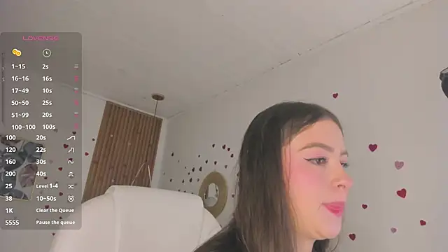 TiffanyWright online show from April 19, 1:32 pm