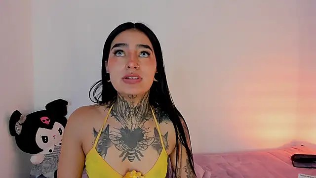 Snapshot of shadowcatt_ chatting on December 2, 10:45 pm shadowcatt  online show from December 2, 10:45 pm