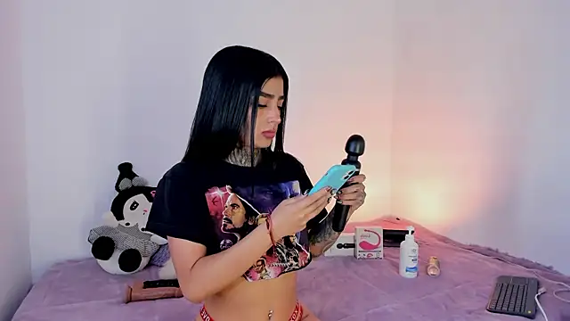 Snapshot of shadowcatt_ chatting on December 3, 8:17 pm shadowcatt  online show from December 3, 8:17 pm