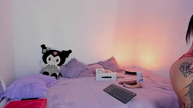 Snapshot of shadowcatt_ chatting on December 11, 9:01 pm shadowcatt  online show from December 11, 9:01 pm