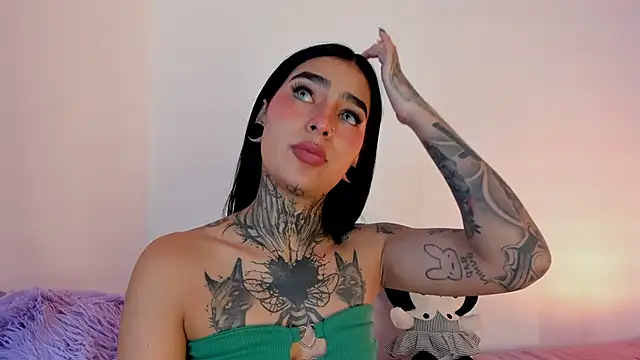 Snapshot of shadowcatt_ chatting on December 12, 9:48 pm shadowcatt  online show from December 12, 9:48 pm