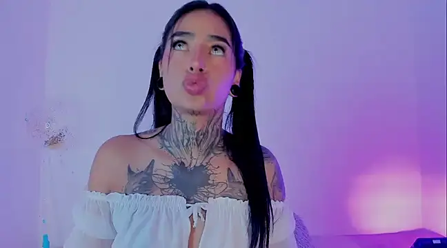 Snapshot of shadowcatt_ chatting on January 5, 12:52 am shadowcatt  online show from January 5, 12:52 am